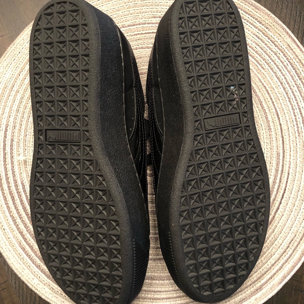 Sneakers - Picture 2 of 5